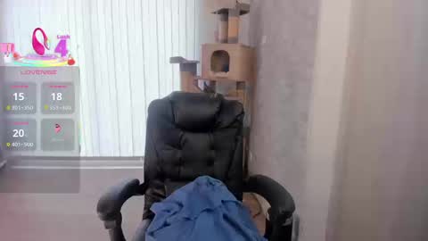 Snapshot of candy_queen81 chatting on September 22, 2:43 pm candy_queen81 online show from September 22, 2:43 pm
