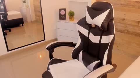 CANDY online show from March 19, 8:25 pm