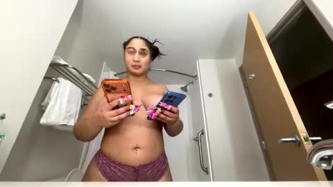 candyclaws05 online show from May 9, 6:14 pm