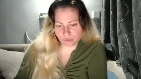 Laura online show from April 14, 8:12 pm