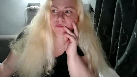 Laura online show from March 10, 11:38 pm