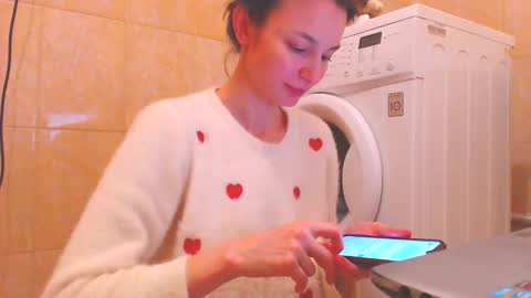 Snapshot of candyjesx chatting on February 7, 1:11 pm CANDYJESx online show from February 7, 1:11 pm