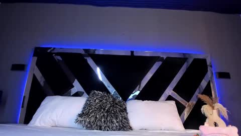 candyluxury_ online show from February 15, 7:28 pm