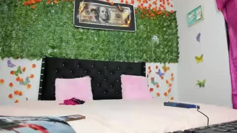 Snapshot of candysexi_10 chatting on January 4, 2:46 pm candysexi_10 online show from January 4, 2:46 pm
