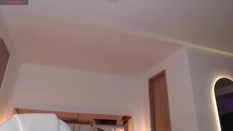 Shenoa Jimenez online show from January 12, 5:03 am