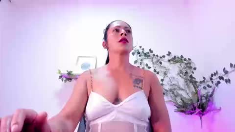 Snapshot of canelaa___ chatting on September 23, 1:49 pm canelaa___ online show from September 23, 1:49 pm