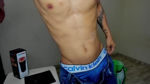 Snapshot of cardrey05 chatting on October 3, 12:31 am Carlos and Cristian online show from October 3, 12:31 am