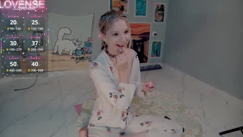 Snapshot of careful_i_bite chatting on September 16, 5:10 am NONA follow online show from September 16, 5:10 am