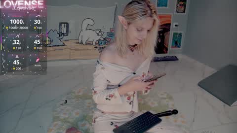 Snapshot of careful_i_bite chatting on September 24, 5:58 am NONA follow online show from September 24, 5:58 am