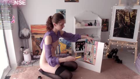 Snapshot of careful_i_bite chatting on January 17, 10:33 am NONA follow online show from January 17, 10:33 am