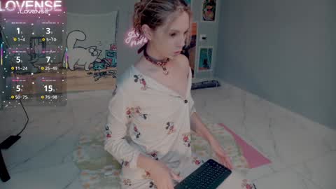 Snapshot of careful_i_bite chatting on September 10, 8:26 am NONA follow online show from September 10, 8:26 am