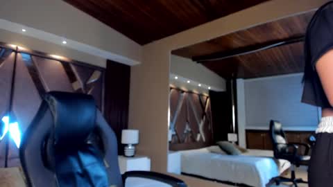 Snapshot of carina_rossi chatting on February 11, 11:31 am Carina online show from February 11, 11:31 am