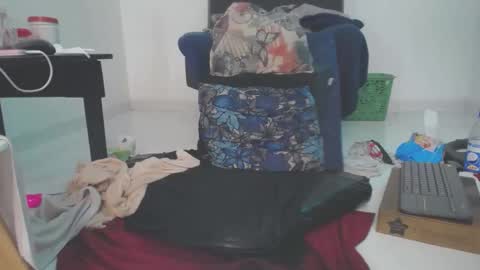 Snapshot of carla_prestige chatting on February 13, 6:05 pm carla_prestige online show from February 13, 6:05 pm