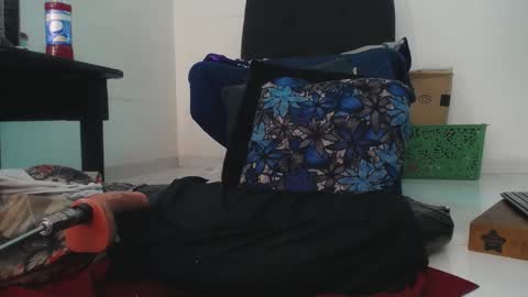 Snapshot of carla_prestige chatting on February 24, 4:36 pm carla_prestige online show from February 24, 4:36 pm