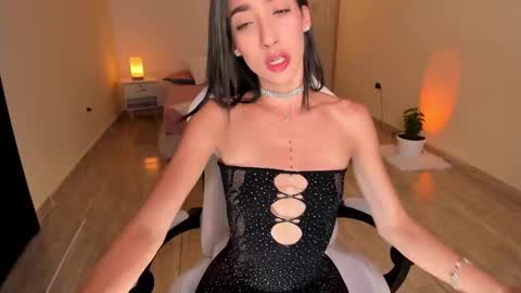 Snapshot of carleewinter chatting on January 19, 1:10 am Alejandra online show from January 19, 1:10 am