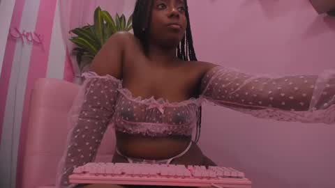 Snapshot of carlota_swan chatting on January 28, 11:07 pm carlota online show from January 28, 11:07 pm