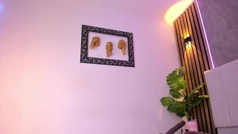 Carlotta Velour online show from March 27, 8:26 am