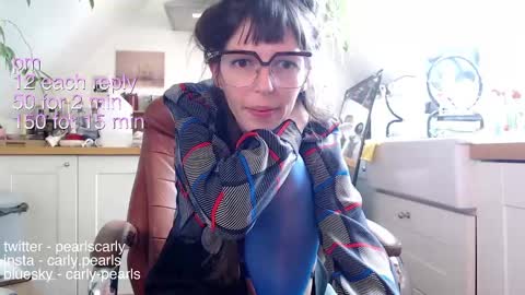Snapshot of carlypearls chatting on February 27, 12:45 pm Carly Pearls online show from February 27, 12:45 pm
