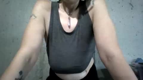 Snapshot of carlysmiles chatting on January 4, 3:28 pm Carly Smiles online show from January 4, 3:28 pm