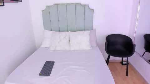 Carolain online show from October 6, 1:29 pm