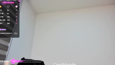 Snapshot of carolblonde chatting on February 22, 3:01 am Char online show from February 22, 3:01 am