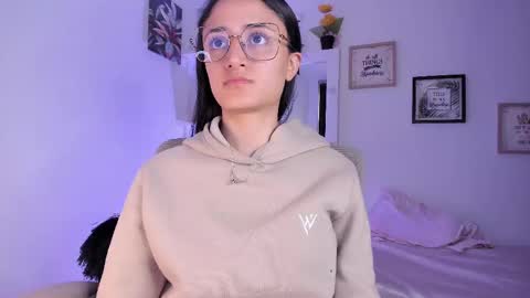 Caroline online show from February 19, 8:20 pm