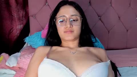 Caroline online show from February 17, 6:50 pm