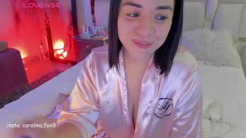 Snapshot of carolinafox_ chatting on September 12, 4:47 am caroline online show from September 12, 4:47 am