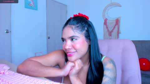 Snapshot of carolinalovehot chatting on February 14, 4:09 pm Carolina online show from February 14, 4:09 pm
