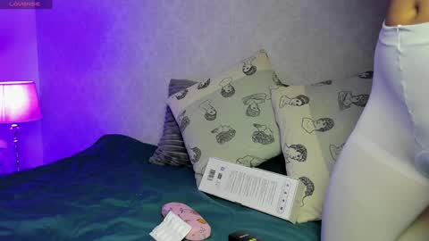 Snapshot of caroline_dh chatting on March 6, 11:36 am Caroline online show from March 6, 11:36 am