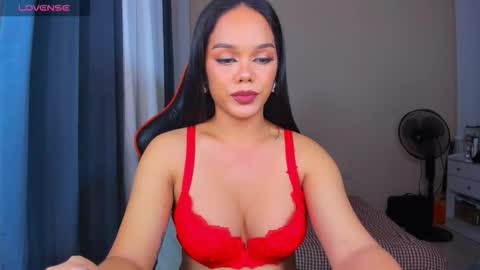 Snapshot of caroline_east chatting on October 22, 5:47 pm caroline_east online show from October 22, 5:47 pm