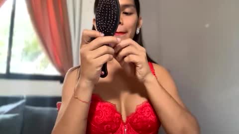 caroline_east online show from April 15, 1:53 am