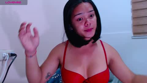 Snapshot of caroline_east chatting on March 1, 4:22 pm caroline_east online show from March 1, 4:22 pm