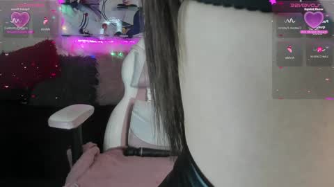 Caroline Lenox online show from January 7, 6:59 am