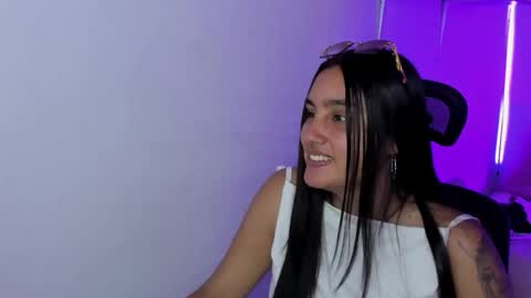 caroline_rodriguez_9 online show from January 13, 6:59 pm