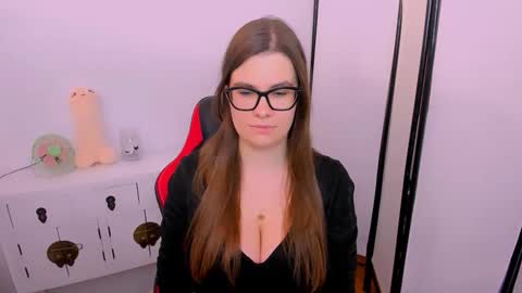 CarolineAmore online show from February 11, 4:00 pm