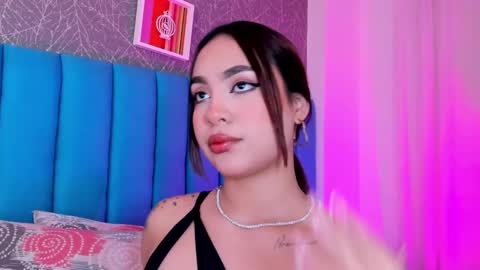 Snapshot of carolineegarcia chatting on March 8, 5:49 am CarolineeGarcia online show from March 8, 5:49 am