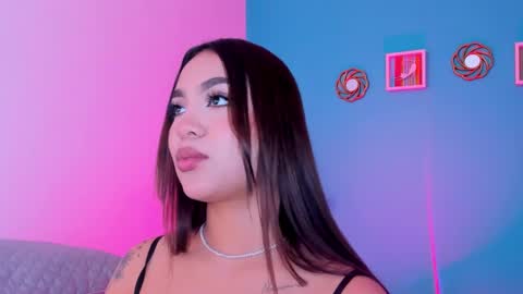 Snapshot of carolineegarcia chatting on February 24, 1:42 pm CarolineeGarcia online show from February 24, 1:42 pm