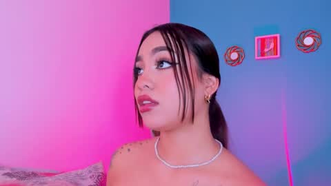 Snapshot of carolineegarcia chatting on February 25, 1:43 pm CarolineeGarcia online show from February 25, 1:43 pm
