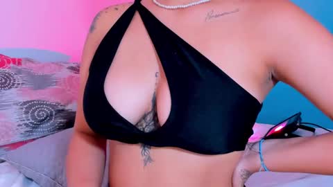 Snapshot of carolineegarcia chatting on February 14, 6:40 pm CarolineeGarcia online show from February 14, 6:40 pm