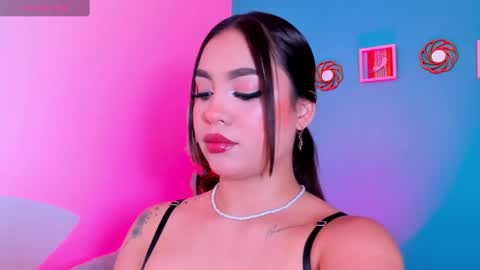 Snapshot of carolineegarcia chatting on February 15, 5:19 am CarolineeGarcia online show from February 15, 5:19 am