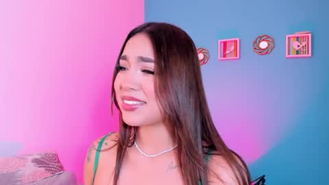 Snapshot of carolineegarcia chatting on February 22, 6:28 am CarolineeGarcia online show from February 22, 6:28 am