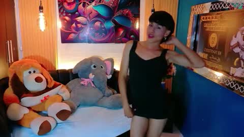 carolinejesh online show from April 14, 12:30 pm