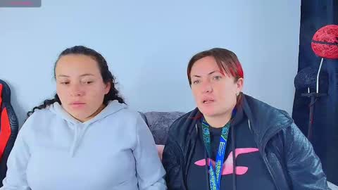 Snapshot of carolinhe_ chatting on October 13, 11:23 am Carolinhe online show from October 13, 11:23 am