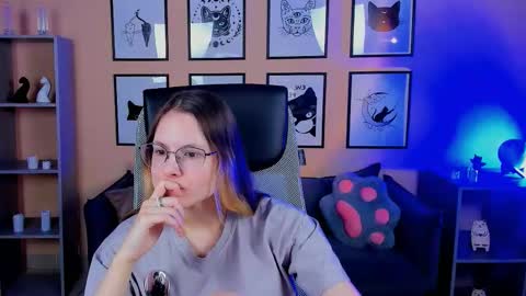 Snapshot of carrie_roses chatting on October 3, 5:27 am carrie_roses online show from October 3, 5:27 am