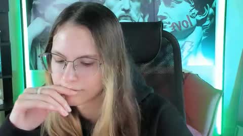 Snapshot of carrie_roses chatting on September 15, 4:14 am carrie_roses online show from September 15, 4:14 am