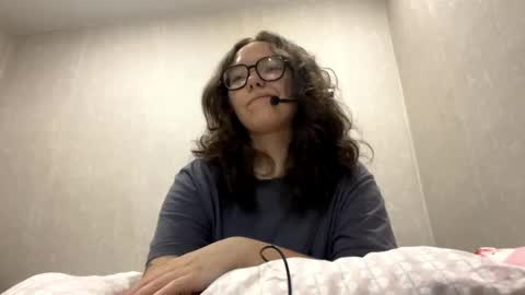 Emilia online show from November 12, 5:43 am