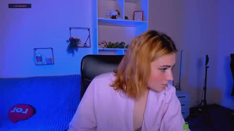 Snapshot of casey_meow_ chatting on October 8, 6:30 am casey_meow_ online show from October 8, 6:30 am