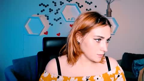 Snapshot of casey_meow_ chatting on October 17, 5:33 am casey_meow_ online show from October 17, 5:33 am