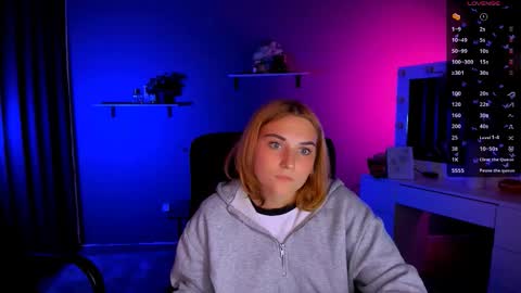 Snapshot of casey_meow_ chatting on September 18, 1:04 pm casey_meow_ online show from September 18, 1:04 pm